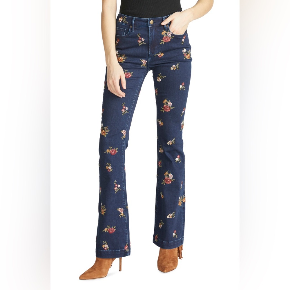 Wyatt Floral Embroidered Bootcut Jeans EUC size 26 (2)